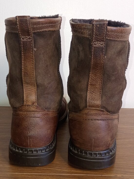 UGG Hartsville Men\'s Sz 12 US/45.5 EU Pull-on Boot Leather & Suede w Sheepskin main image 4